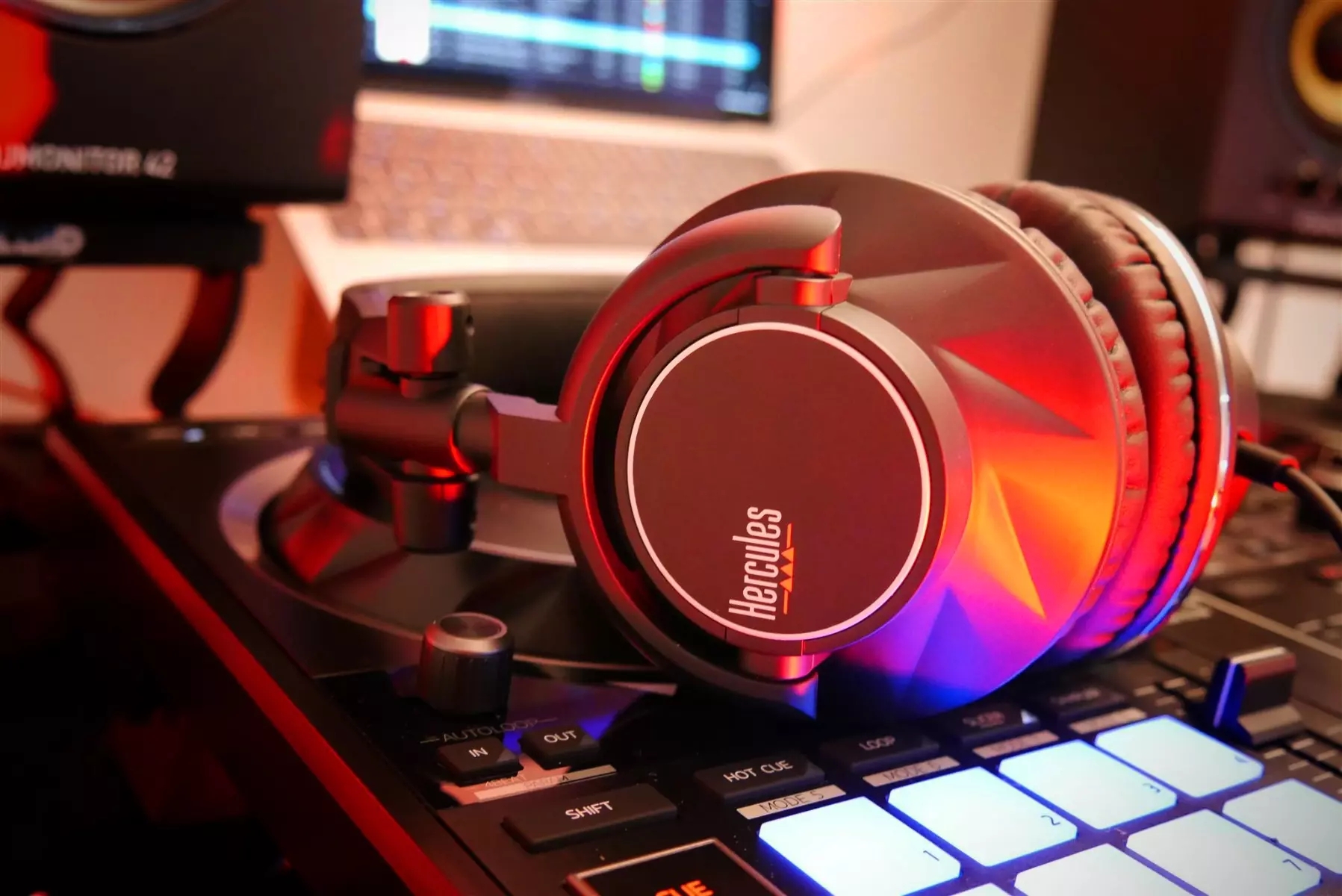 HDP DJ 60 DJ Headphones | Hercules DJ USA