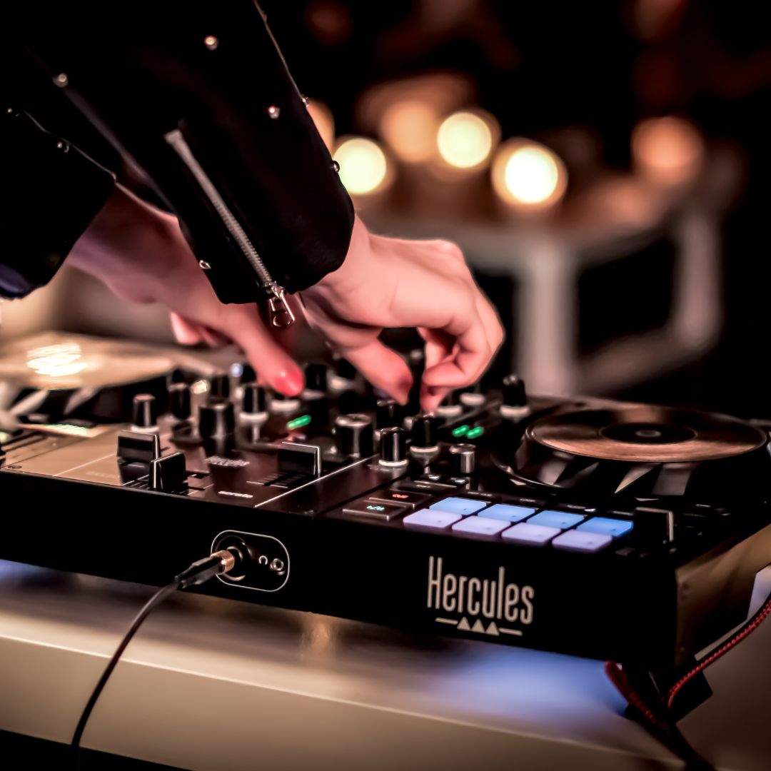 Hercules DJ Inpulse300 DJ Controller Version 1